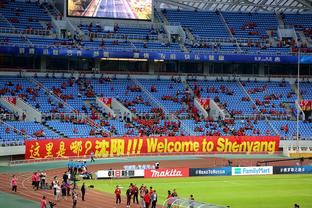 ? ️ Hào! Một nhóm người hâm mộ Mãnh Long theo đội đến sân vận động thuê tại chỗ sau khi xem trận đấu của OKC!
